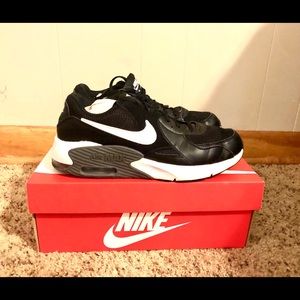 EUC Boys 5.5Y Nike Black Leather Shoes
